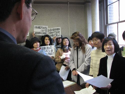 保育料値上げ中止を名古屋市に申し入れる市民