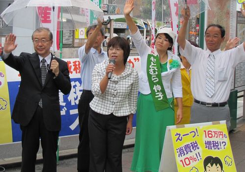（左から）佐々木憲昭衆院議員、かわえ明美、もとむら伸子、西田しずおの各氏
