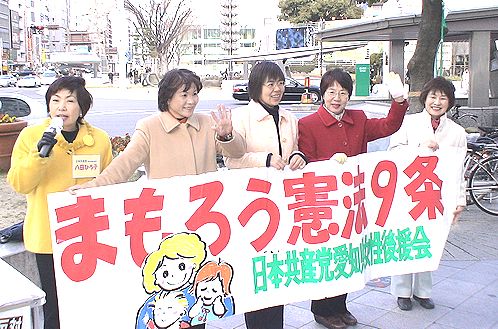 訴える八田ひろ子前参院議員（左）とその右へ西田とし子、かわえ明美、わしの恵子、かとう典子の各名古屋市議予定候補