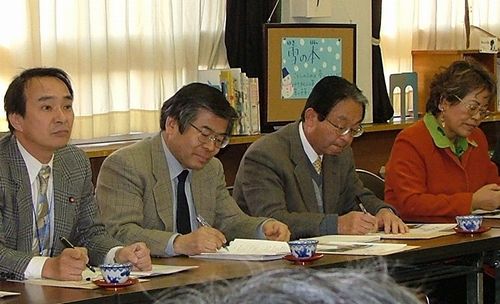 半田養護学校と懇談する知多地方議員団＝2007年2月17日