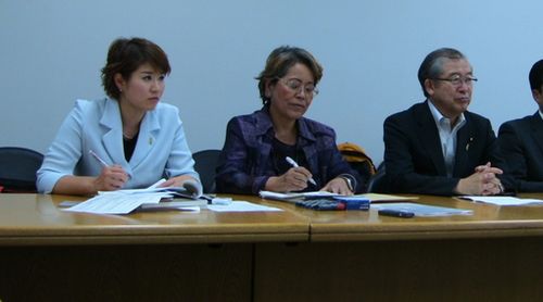 農水省と交渉する佐々木、せこ、もとむらの各氏