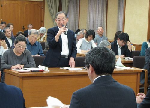 資格証明書発行の改善を求める人たち