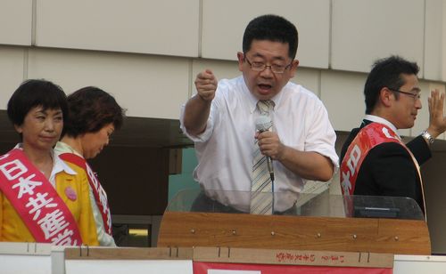 日本共産党の前進を訴える小池晃政策委員長