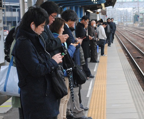乗客あふれるホーム 電車に乗りきれない アンケートに利用者の悲鳴 日本共産党愛知県委員会