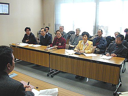  中部電力に申し入れる原発センターの人たち　前列右から２人目は八田ひろ子前参院議員、その左が瀬古由起子元衆院議員